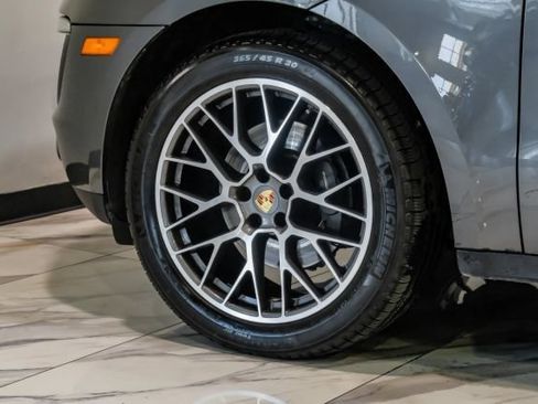 Used 2018 Porsche Macan Sport Edition AWD/4WD image 92