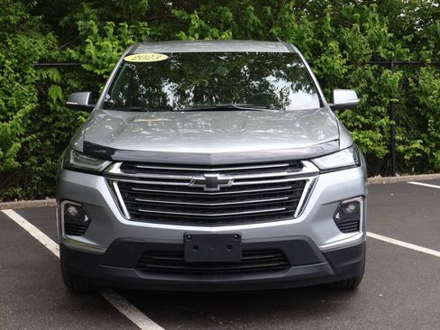 Used 2023 Chevrolet Traverse LT FWD image 2
