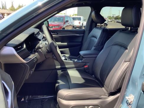 New 2026 Jeep Grand Cherokee L Limited AWD/4WD image 8