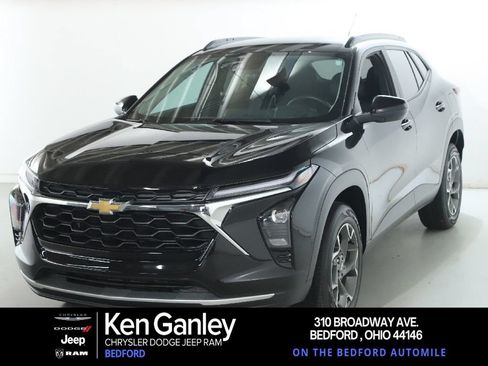 Used 2025 Chevrolet Trax LT w/ Driver Confidence Package FWD image 1