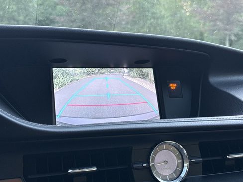 Used 2013 Lexus ES 300h w/ Luxury Pkg FWD image 34