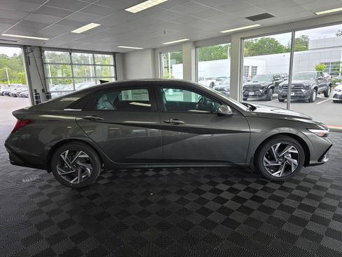 New 2026 Hyundai Elantra Limited FWD image 2