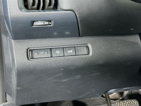 Used 2023 Nissan Pathfinder SL AWD/4WD image 17