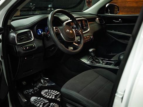 Used 2019 Kia Sorento FWD image 8