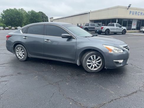 Used 2015 Nissan Altima 2.5 S w/ Power Driver Seat Package FWD image 2