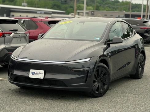 Used 2026 Tesla Model Y Long Range AWD/4WD image 1