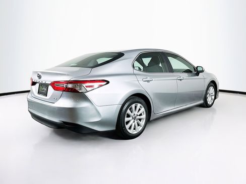Used 2018 Toyota Camry LE image 9