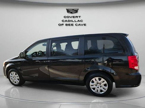 Used 2018 Dodge Grand Caravan SE w/ UConnect Hands-Free Group image 6