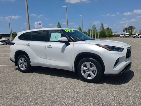 Certified 2024 Toyota Highlander LE FWD image 2