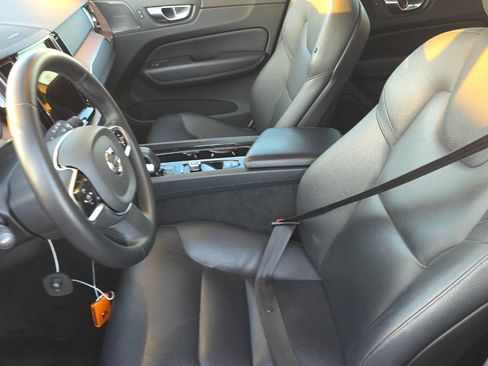 Used 2023 Volvo XC60 B5 Plus AWD/4WD image 5