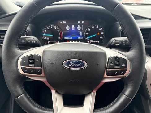 Used 2024 Ford Explorer XLT w/ Equipment Group 202A AWD/4WD image 9
