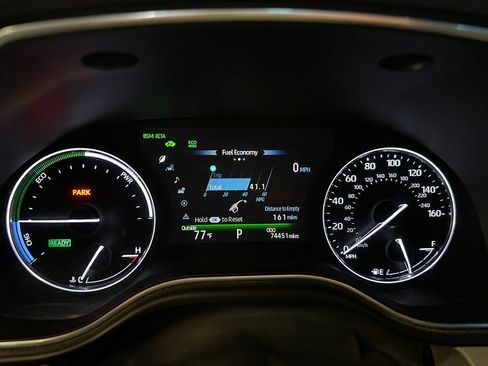 Used 2019 Toyota Avalon Limited FWD image 10