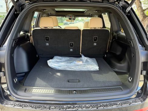 New 2025 Jeep Grand Cherokee Limited image 38