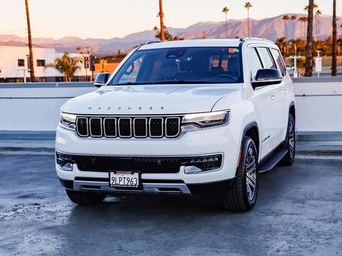 Certified 2024 Jeep Wagoneer Series II w/ Flexible Seating Group image 14