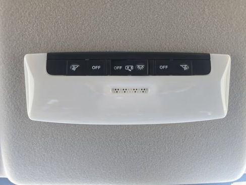 New 2025 Nissan Versa SV image 7