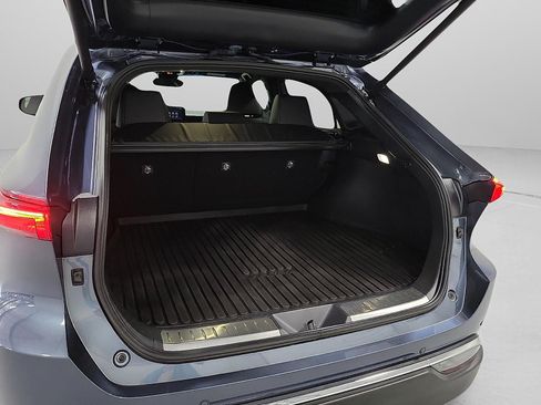 Certified 2024 Toyota Venza XLE AWD/4WD image 7