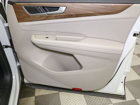 Used 2025 Volkswagen Atlas SE w/ Black Wheel Package image 22