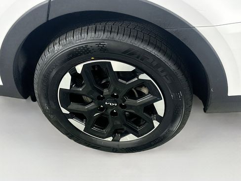 Used 2024 Kia Sorento S image 11