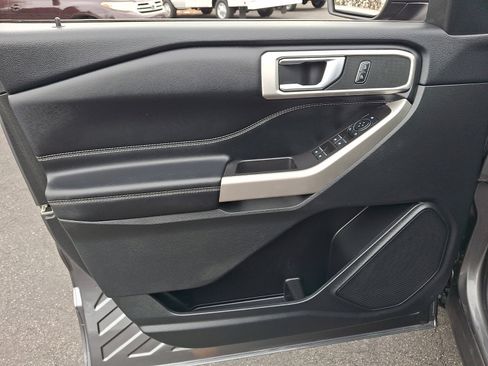 Used 2023 Ford Explorer XLT image 15