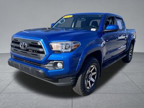 Used 2016 Toyota Tacoma SR5 w/ SR5 Appearance Package (SN) image 2