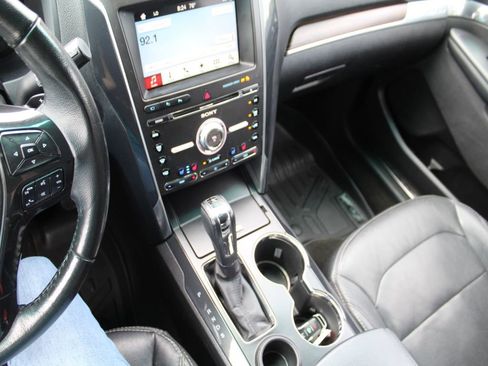 Used 2017 Ford Explorer Limited w/ Equipment Group 301A FWD image 18