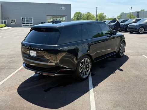 Used 2025 Land Rover Range Rover Long Wheelbase SE AWD/4WD image 7