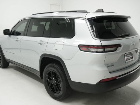 Used 2025 Jeep Grand Cherokee L Laredo w/ Trailer Tow Package RWD image 6