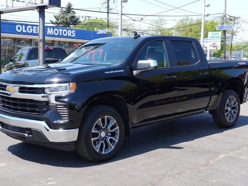 Used 2024 Chevrolet Silverado 1500 LT AWD/4WD image 2