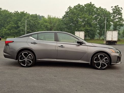 Used 2023 Nissan Altima 2.5 SR w/ SR Premium Package AWD/4WD image 10