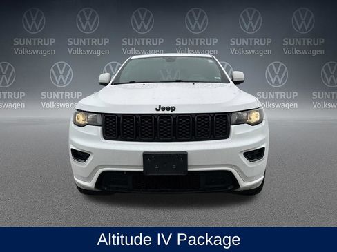 Used 2018 Jeep Grand Cherokee Altitude image 10