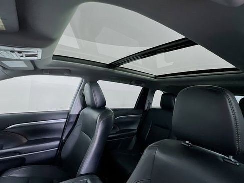 Used 2019 Toyota Highlander Limited Platinum image 22