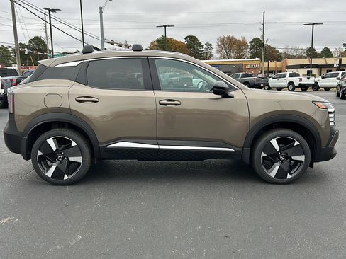 New 2026 Nissan Kicks SR w/ Cold Weather Package image 7