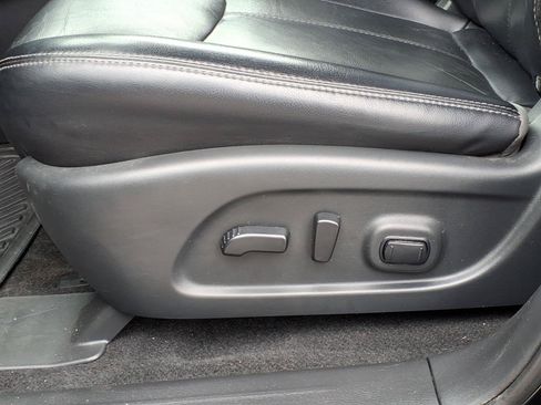 Used 2020 Nissan Pathfinder SL AWD/4WD image 16