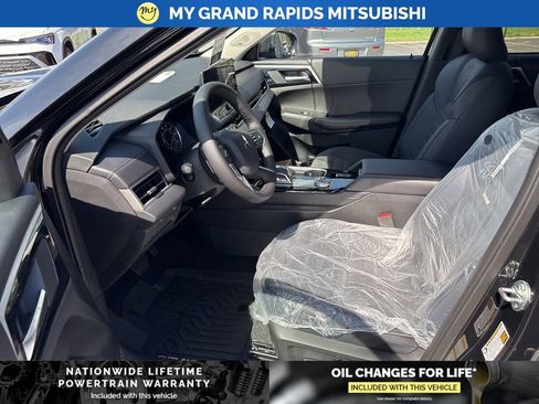 New 2026 Mitsubishi Outlander SE image 9