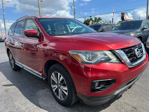 Used 2017 Nissan Pathfinder SV image 4