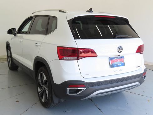 Used 2024 Volkswagen Taos SE w/ Panoramic Sunroof Package AWD/4WD image 6