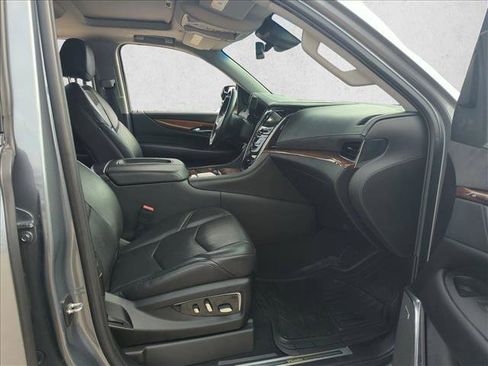 Used 2018 Cadillac Escalade Premium Luxury image 20
