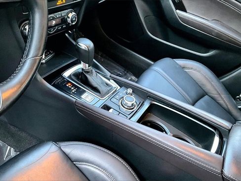 Used 2017 MAZDA MAZDA3 Touring image 10