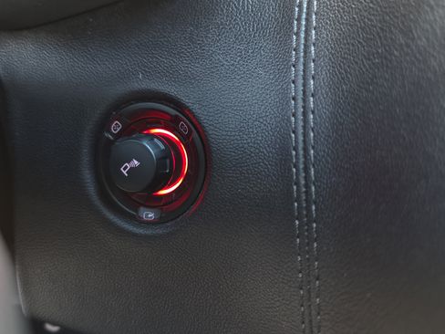 Used 2018 McLaren 570S Spider RWD image 25