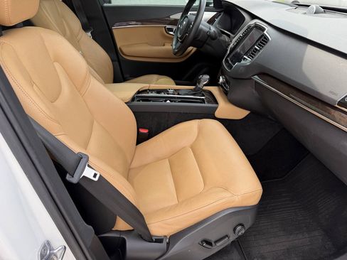 Used 2016 Volvo XC90 T6 Momentum w/ Momentum Plus Package AWD/4WD image 22