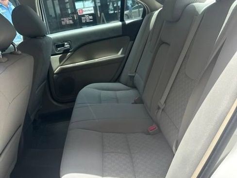 Used 2012 Ford Fusion SE FWD image 3
