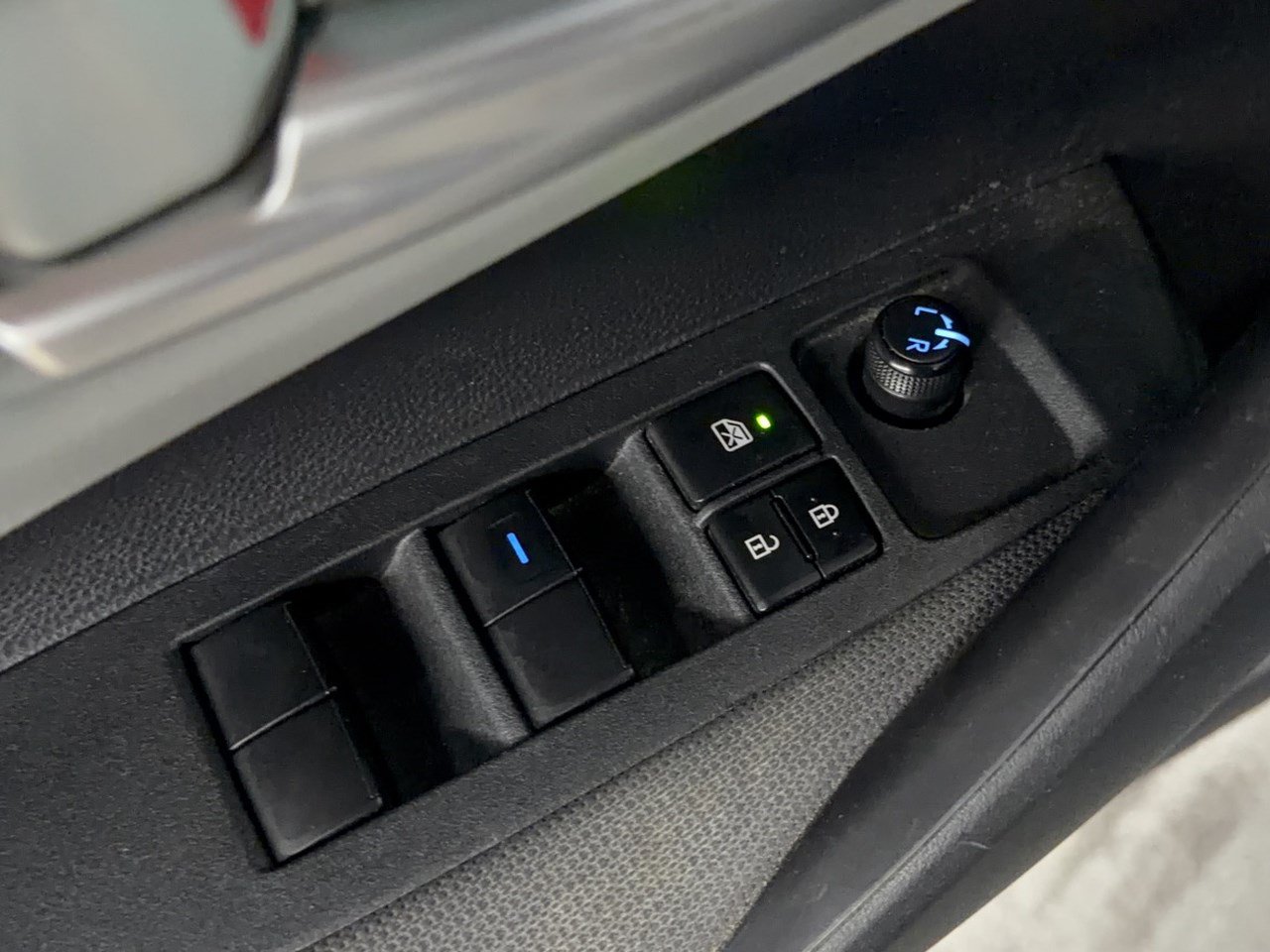 Used 2020 Toyota Corolla LE FWD image 15