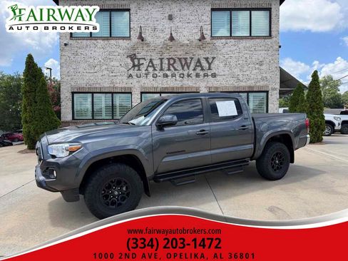 Used 2021 Toyota Tacoma SR5 RWD image 1