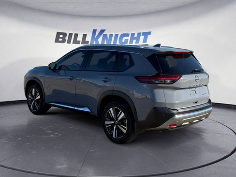 Used 2021 Nissan Rogue Platinum image 3