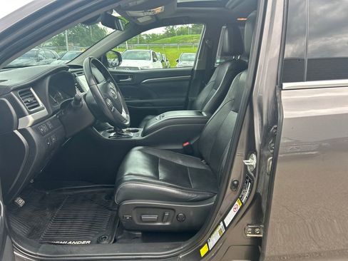 Used 2019 Toyota Highlander Limited AWD/4WD image 10