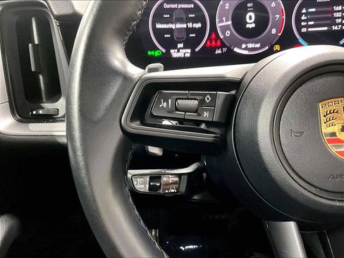 Used 2024 Porsche Cayenne image 22