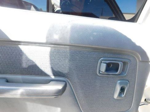 Used 2003 Nissan Frontier XE w/ XE Pwr Pkg image 13