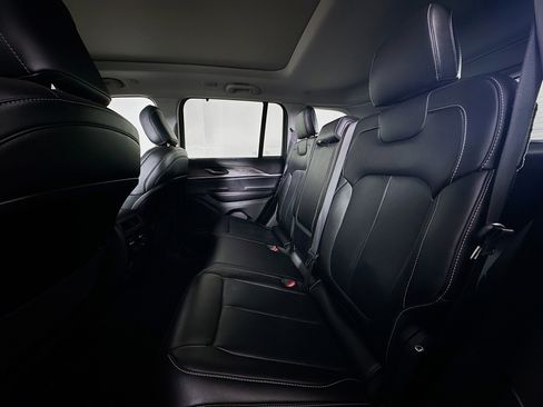 Used 2023 Jeep Grand Cherokee Limited w/ Luxury Tech Group II image 28