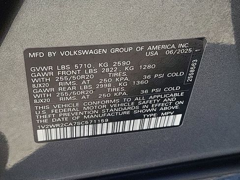 Used 2025 Volkswagen Atlas SE image 32