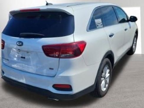 Used 2020 Kia Sorento LX image 4